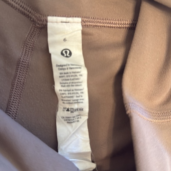 Lululemon align high rise shorts, 4”, size 6 - Picture 3 of 6